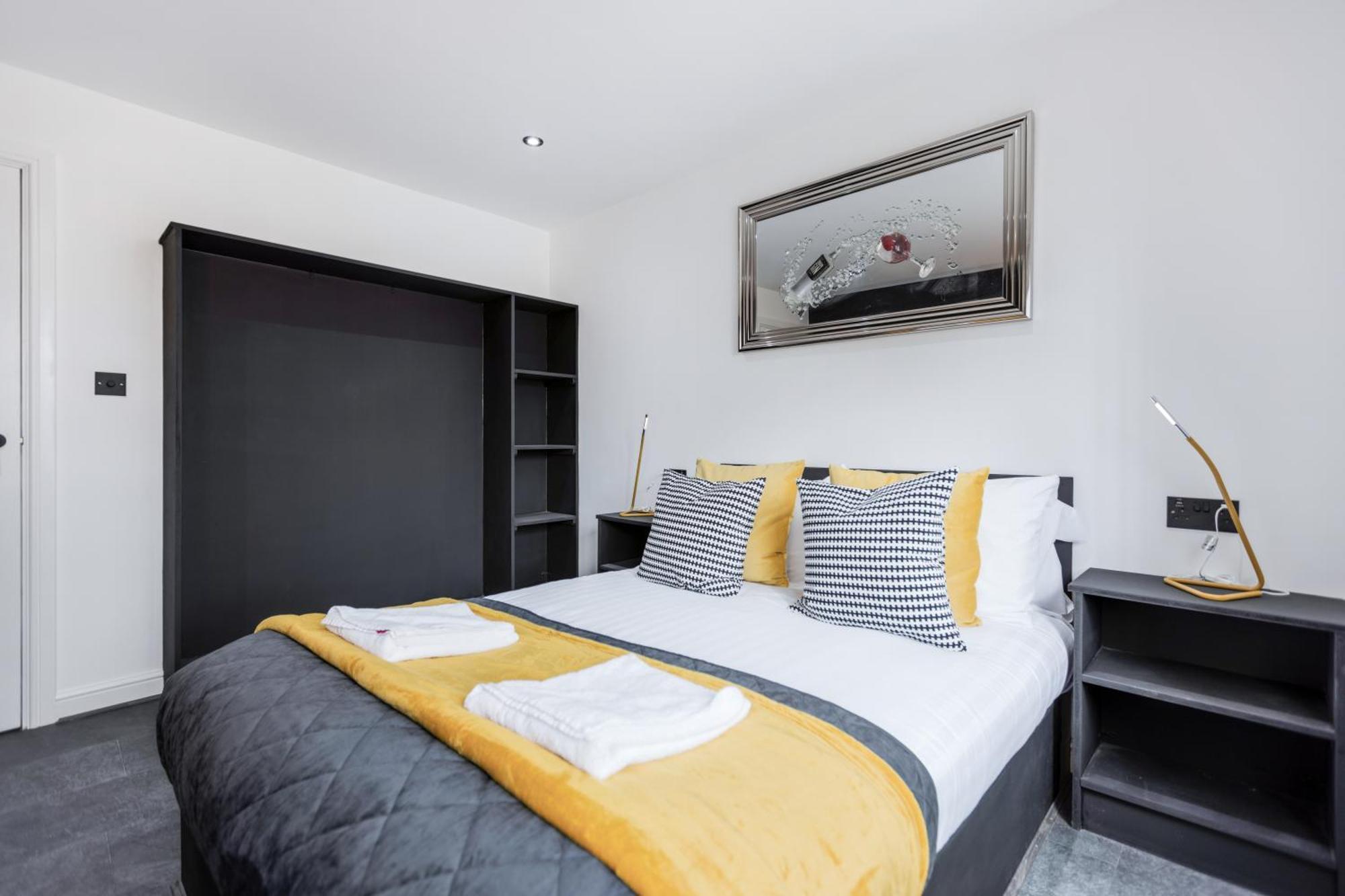 Two Bed Modern Apartment 5Min Walk To Town Centre With Free Parking ! Under New Management Blackpool Exterior photo